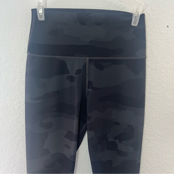 Alo Yoga Camo Highwaist Legging Women’s Small - Picture 5 of 12